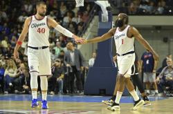 包含美国NBA名将接连出战，比赛节奏赛程曲折的词条