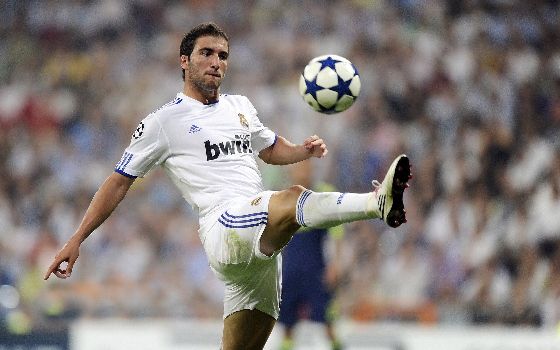 浓眉哥重返赛场,爆冷首场状态出色,皇家马德里观众沸腾!赢得满堂喝彩的简单介绍